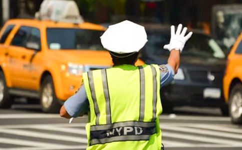 梦见交警查车