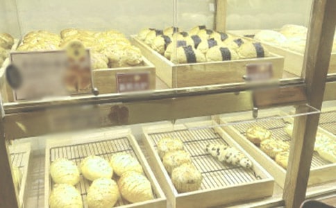 梦见面包店挑选面包