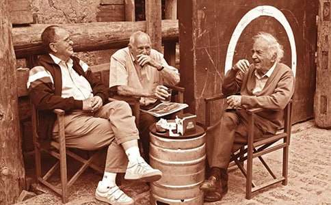 梦见梦到公公死了哭的很伤心