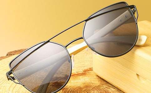 宝宝夏天戴墨镜好不好 宝宝多大可以带墨镜