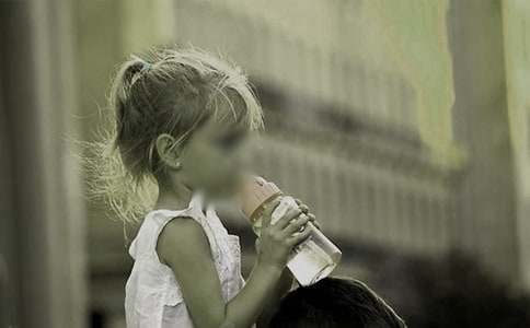 �����μ��Լ�����Ů��