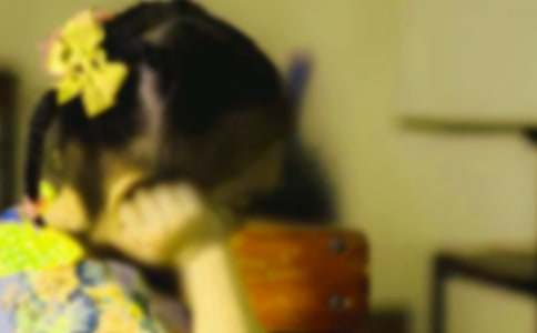 �μ��и���Ů��