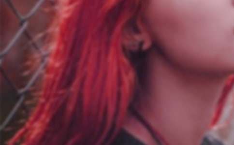 �μ���Ů��Ѹ�