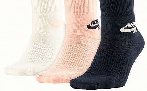 宝宝扯袜子上瘾是怎回事