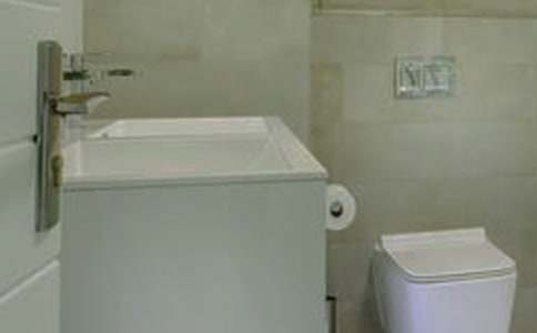 梦见浴室门坏了